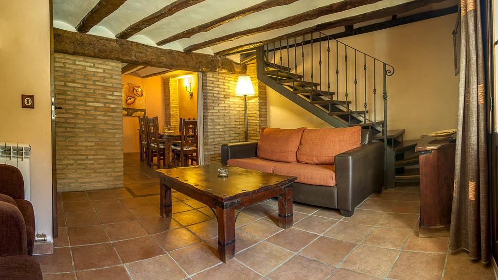 APARTAMENTOS LOS ALJEZARES
 Apartamentos
 Gea de Albarracín Sierra de Albarracín